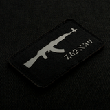 M-Tac AKM 7,62x39 Laser Cut Patch med Velcro, slidstærkt Cordura-materiale, designet med AKM-våbensymbol til taktisk brug.