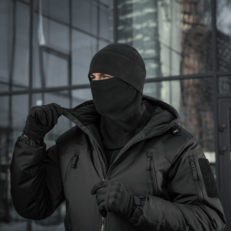 M-Tac Anatomisk Snood Justerbar Elite Fleece (320 g/m²) til koldt vejr, bruges som hue, balaclava eller hjelmliner, sort baggrund