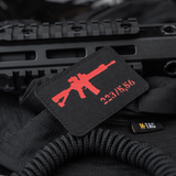 M-Tac AR-15 223/5,56 Laser Cut Patch med Velcro fastgjort på taktisk udstyr, slidstærk patch til militær, airsoft og outdoor.