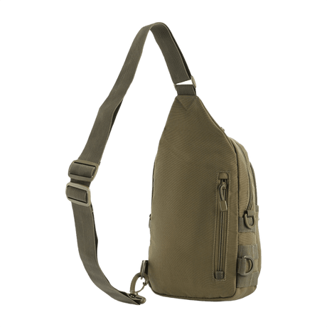 M-Tac Assistant Taske i militærgrøn med justerbar sele, MOLLE-paneler og indvendige lommer til praktisk daglig brug.