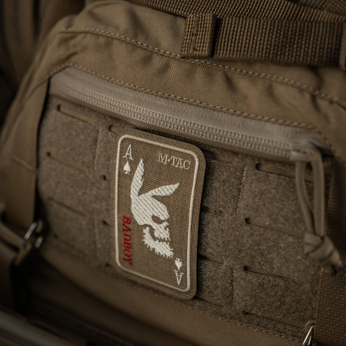 M-Tac Patch Bad Boy (Broderi) med kaninske kranium på ace of spades kort, broderet Cordura 500D, fastgjort med Velcro, 8x5 cm.