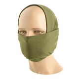 Model iført en grøn M-Tac Bomuld Tube Scarf som balaclava, lavet af 100% bomuld, multifunktionelt og hurtigtørrende tilbehør.