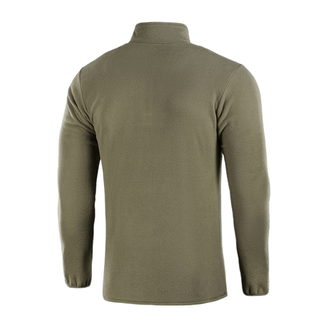 Bagside af M-Tac Delta Fleece Jakke i olivengrøn, ideel til koldt vejr med behagelig pasform og tommelhuller i ærmerne.