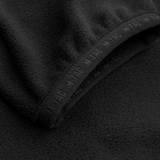 M-Tac Delta Fleece Jakke detaljer med tommelhuller, komfortabelt design og varm fleece, ideel til aktiv brug og kolde vejrforhold.
