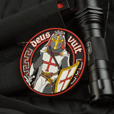 M-Tac Deus Vult 3D PVC Patch med tempelriddermotiv, ideal til militære, airsoft og outdoor aktiviteter. Velcro fastgøring inkluderes.