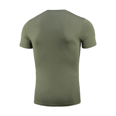 M-Tac T-Shirt Freedom i olivengrøn bagfra, viser komfortabel og elastisk bomuldsblanding. Fokus på frihed og styrke.