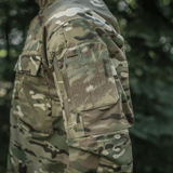 M-Tac Jakke Sturm Gen.II NYCO Extreme i Multicam, set fra siden med synlige lommer, perfekt til taktiske og udendørs aktiviteter.