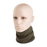 M-Tac Let Tubehalstørklæde i olivengrøn, vist på mannequinhoved. Alsidigt, let og hurtigtørrende tilbehør til udendørs aktiviteter.