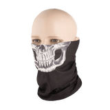 M-Tac Let Tubehalstørklæde Reaper Skull båret som støvmaske, perfekt til airsoft og cykling, let og multifunktionelt.