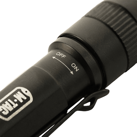 M-Tac Lommelygte K2 - kompakt stilfuld lommelygte i aluminium med høj lysstyrke, perfekt til nøglebundt og EDC-kit, stødsikker og vandresistent