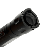 Detaljebillede af M-Tac Lommelygte M22-C med fokuseret LED-lys og stærkt aluminiumdesign, perfekt til taktisk brug og udendørs aktiviteter.