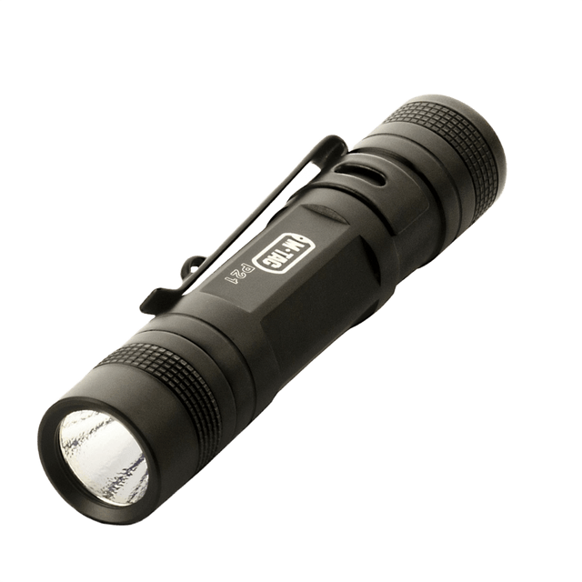M-Tac Lommelygte P21 kompakt LED lommelygte i sort aluminium, ideel til EDC-kit og outdoor brug, drevet af AA-batteri.