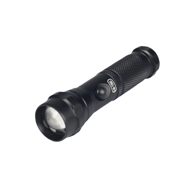 M-Tac Lommelygte UX11 i sort aluminium med justerbar lysstråle. Kompakt og højtydende, perfekt til fleksibel belysning i alle situationer.