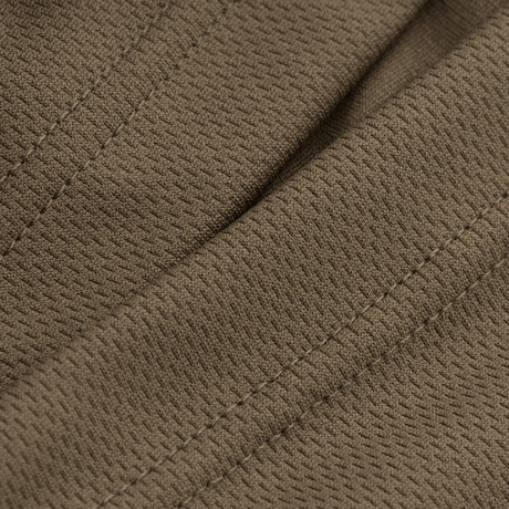 Nærbillede af M-Tac Sweating Ninja-Balaclava i brun polyester, der viser stoffets åndbare struktur til udendørs aktiviteter.