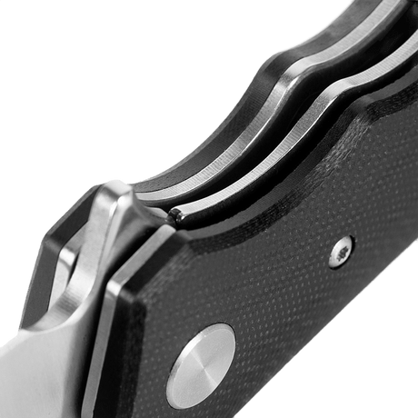 Close-up view of M-Tac Outdoor & Militær foldekniv - Type 6 with G10-komposit håndtag