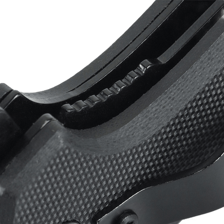 Detaljebillede af M-Tac Outdoor & Militær foldekniv - Type 5 med skridsikkert G10-komposit greb.