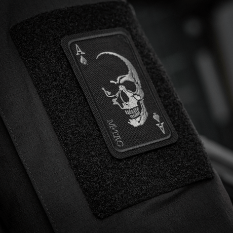 M-Tac Patch Face of War (Broderi) med kraniesymbol på ace of spades kort monteret på Cordura 500D stof
