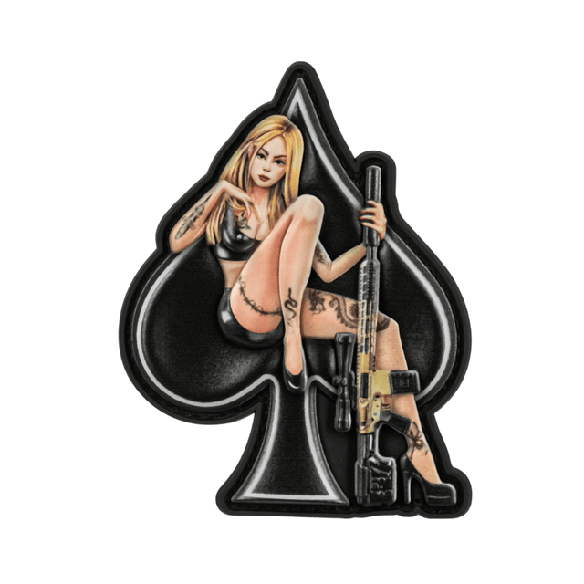 M-Tac patch Lady of Spades PVC i pin-up stil, kvinde med gevær foran et spar symbol, inspireret af Amerikansk kultur, høj kvalitets PVC.