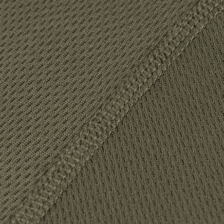 Detalje af M-Tac T-Shirt Raglan Sweat-Wicking Tactical Summer stof og syninger, der fremhæver kvalitet og komfort.