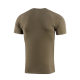 M-Tac Raglan T-Shirt 93/7 i olivengrøn set bagfra med åndbare raglanærmer, der sikrer optimal komfort og bevægelsesfrihed.