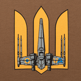 Design på M-Tac Raglan T-Shirt UA Side med sci-fi rumskib i stilfuldt print på brun baggrund, fremhæver kvalitet og unik stil.