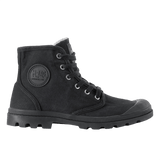 M-Tac Sneakers i sort, klassisk design med 6 metalliserede snørehuller og vulkaniseret gummi ydersål, ideel til udendørs aktiviteter.