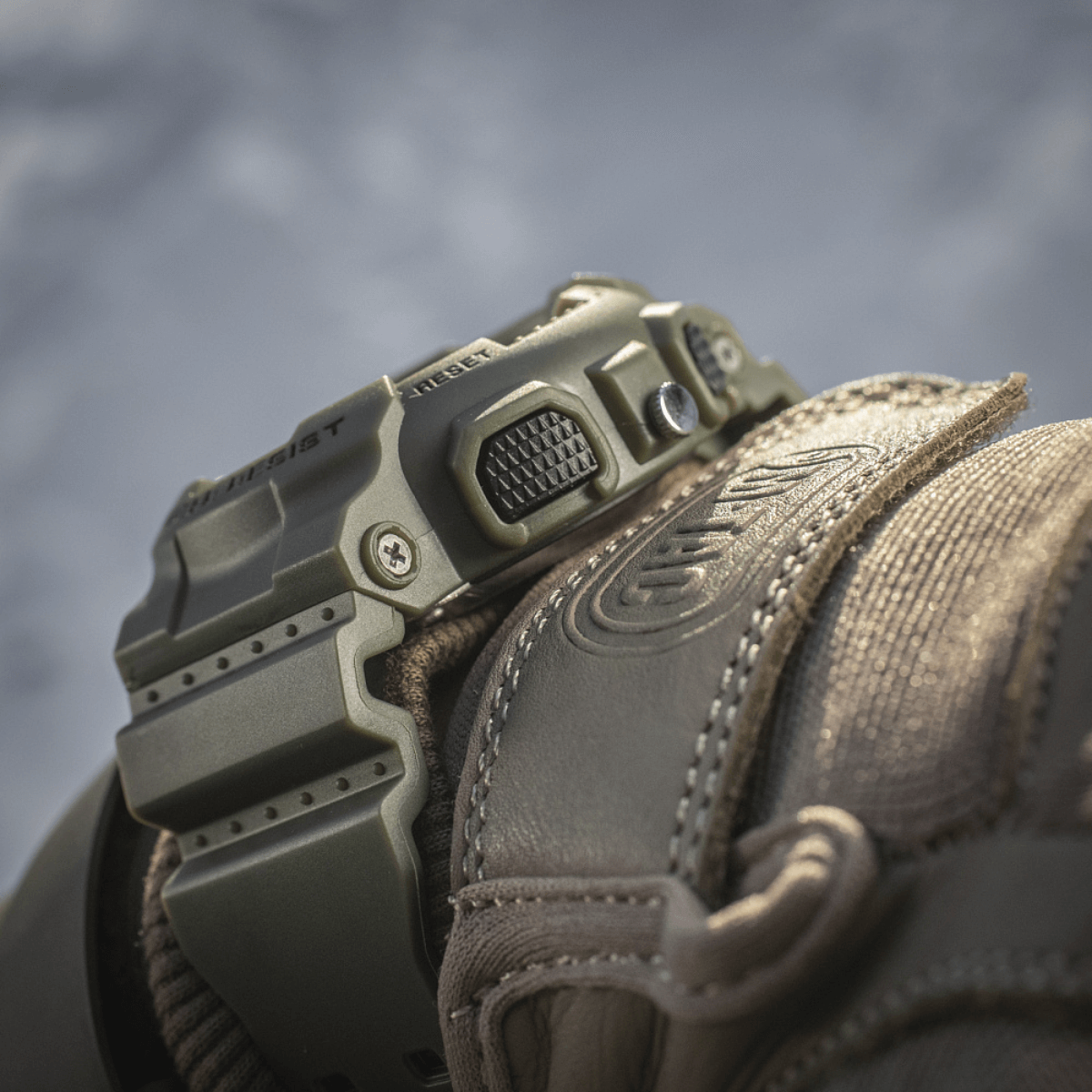 M‑Tac Sport Ur med robust design og vandafvisende funktionalitet, ideel til udendørsaktiviteter og sport med sort silikonerem.