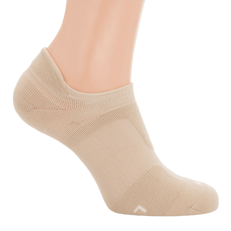 M-Tac Sportsokker i beige til løb og sport, med ergonomisk pasform og ventilation, vises på mannequin-fod.
