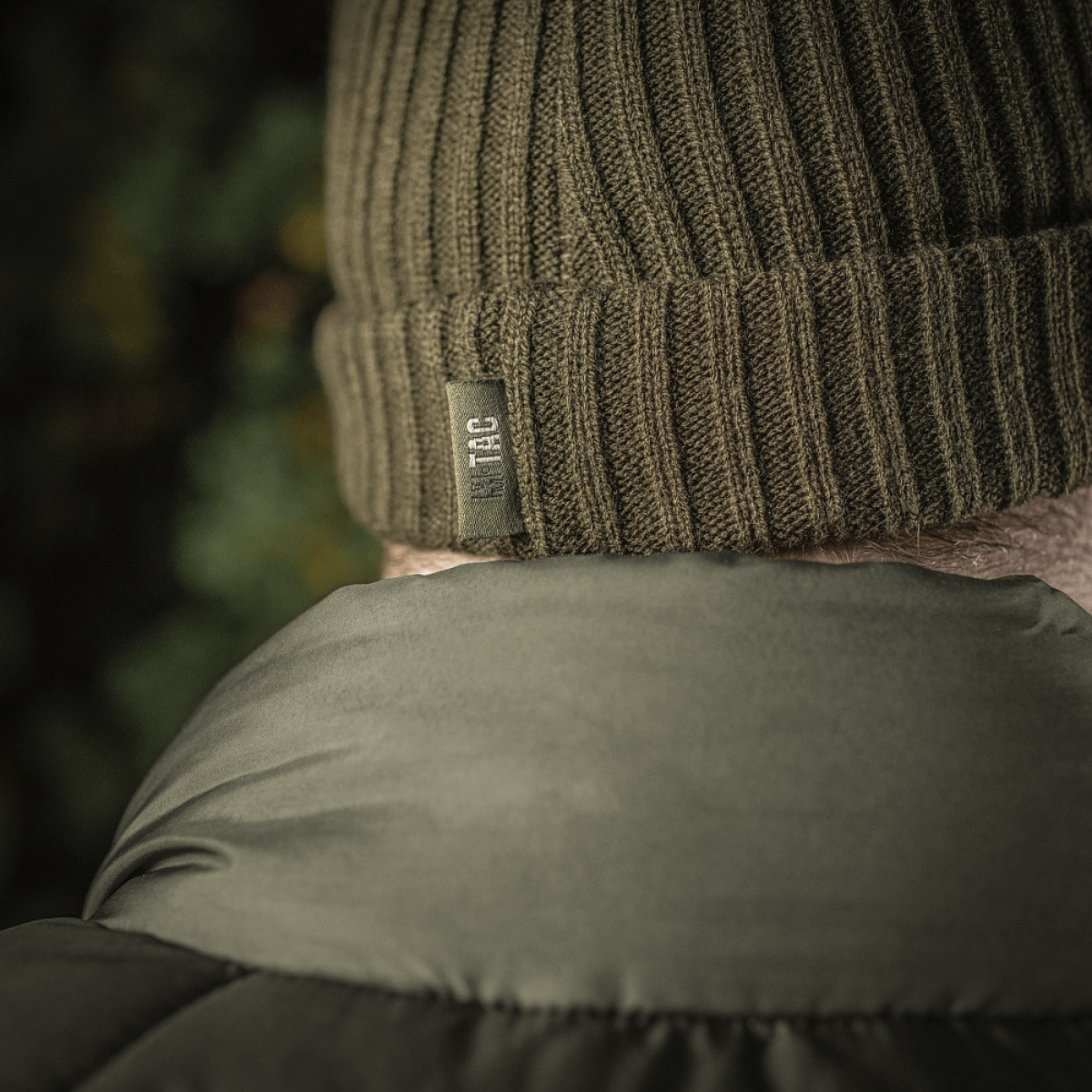 M-Tac Watch Cap 100% Akryl strikket hue med dobbelt opslag set bagfra, perfekt til køligt vejr med industriel holdbarhed.