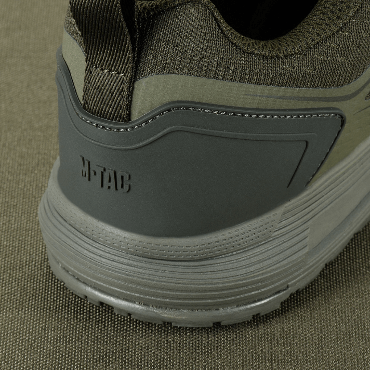 Bagside af M-Tac Tactical Summer Sport Sneakers med gummiforstærket hæl, ideelle til varmt vejr og daglig brug. Slidstærkt design.