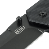 M-Tac Outdoor & Militær foldekniv - Type 5 med G10-komposit håndtag i nærbillede, viser rustfrit stål klinge og logo