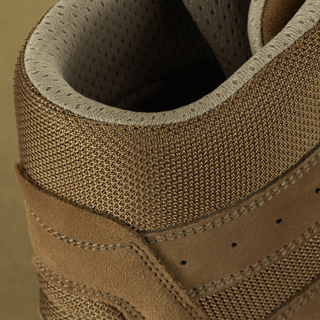 Close-up af M-Tac Taktiske Sommerstøvler lavet af ruskind og Cordura® mesh med OrthoLite® indlægssål for komfort og åndbarhed.