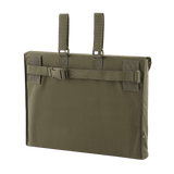 M-Tac taske til Bundeswehr liggeunderlag med MOLLE-system og velcro-stropper i olivengrøn farve, ideel til transport og som sæde.