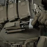 M‑Tac Tourniquet Pouch Elastic Gen.5 monteret på taktik udstyr, hurtig adgang og sikker opbevaring til CAT tourniquet, lavet af Cordura 500D.