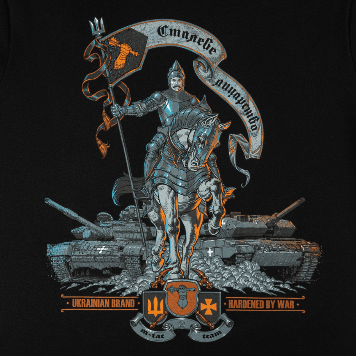 M-Tac T-Shirt Steel Knight med ridder og moderne tanks, symbol på ukrainsk styrke og mod, med hvide kors og trident-emblem.