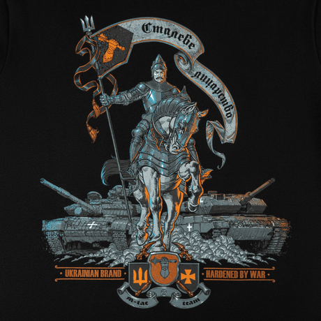 M-Tac T-Shirt Steel Knight med ridder og moderne tanks, symbol på ukrainsk styrke og mod, med hvide kors og trident-emblem.