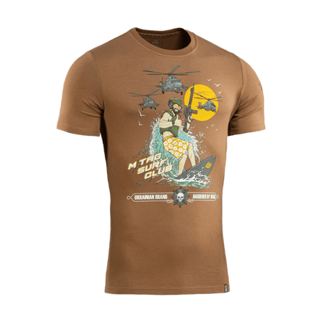 M-Tac T-Shirt Surf Club med design af specialstyrkesoldat på surfbræt, inspireret af kystoperationer og surfscener, coyote farve.