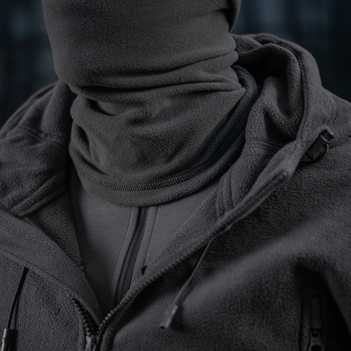 M-Tac Tube Scarf Polartec bruges som multifunktionelt halstørklæde til udendørs aktiviteter, lavet af Polartec Micro Series fleece.