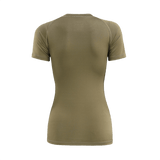 Bagside af M-Tac T-shirt Ultra Light Polartec Lady i olivengrøn farve, lavet i let og åndbart Power Dry® materiale til kvinder.