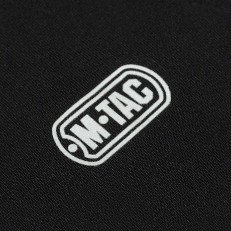 Reflekterende M-Tac logo på sort M-Tac T-shirt Ultra Light Polartec til træning og udendørsaktiviteter.