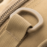 Nærbillede af M-Tac Urban Line City Patrol Taske med beige strop og lynlås, fremstillet af vandafvisende 600D polyester.