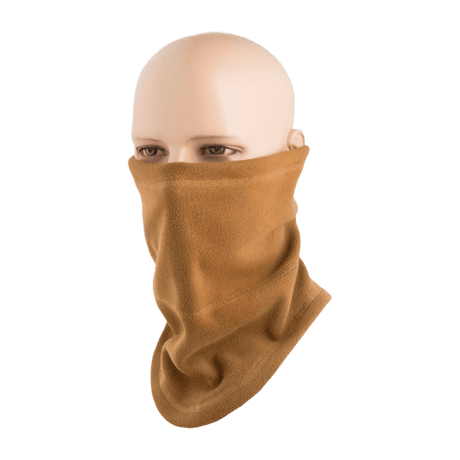 M-Tac Fleece Neck Gaiter (Tok Tube) i brun fleece brugt som halsedisse, beskytter mod kulde, vind og sol, ideel til vinteraktiviteter.