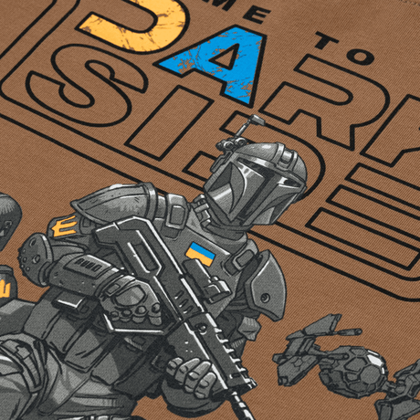 M-Tac Raglan T-Shirt UA Side med stilfuldt print af rustning og tekst, perfekt til hverdagsbrug. Unik raglan-snit. 95% bomuld, 5% elastan.