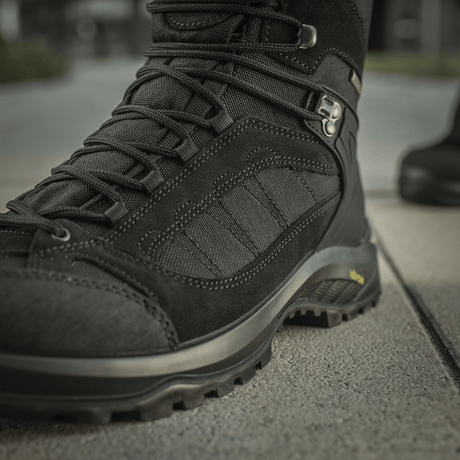 M-Tac Taktiske Demi-Season Støvler Pro Line med slidstærkt suede, Cordura-tekstur og Vibram-sål til greb og komfort.