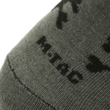 Nærbillede af M-Tac Let Sommersokker Pirate Skull med ergonomisk pasform, perfekt til sport i varmt vejr.