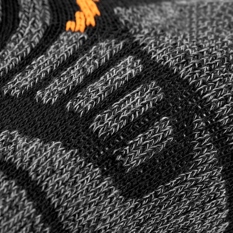 Tekstureret materiale af M-Tac Coolmax 75% Sokker med fugttransporterende Coolmax® fiberstruktur for optimal komfort og bevægelsesfrihed.