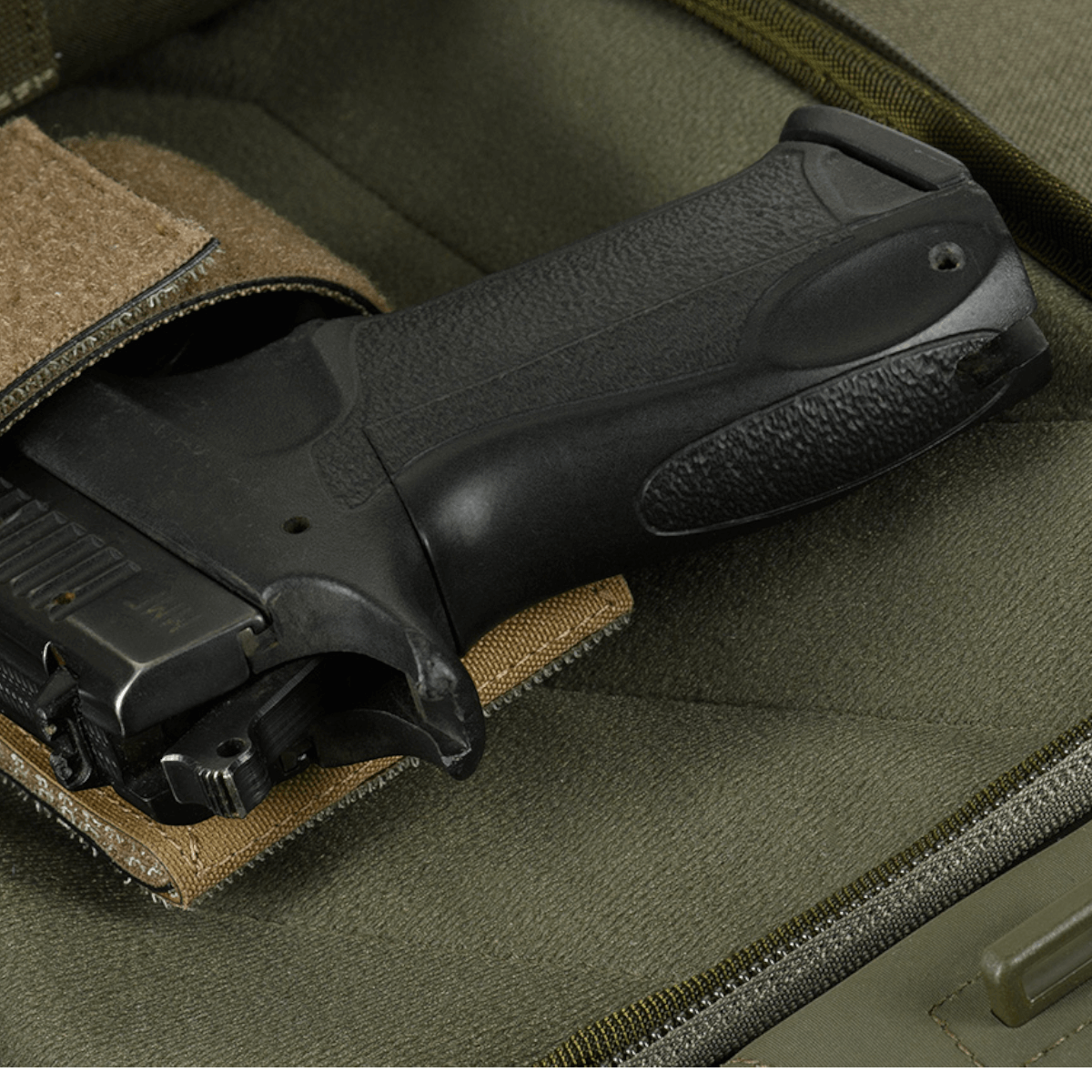 Billede af M-Tac Buckler Taske Elite Hex med skjult bærelomme til våben og MOLLE-system på grå baggrund.