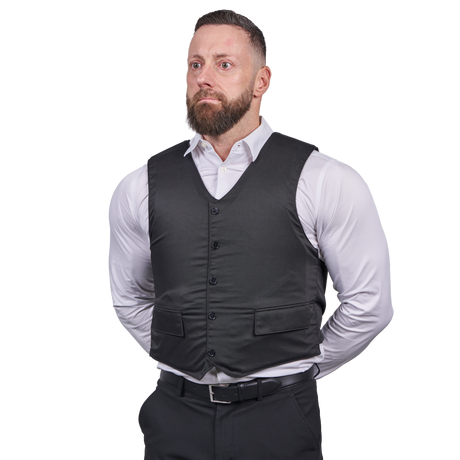 Mand iført Elite Armor VIP Stik & Skudsikker vest set forfra